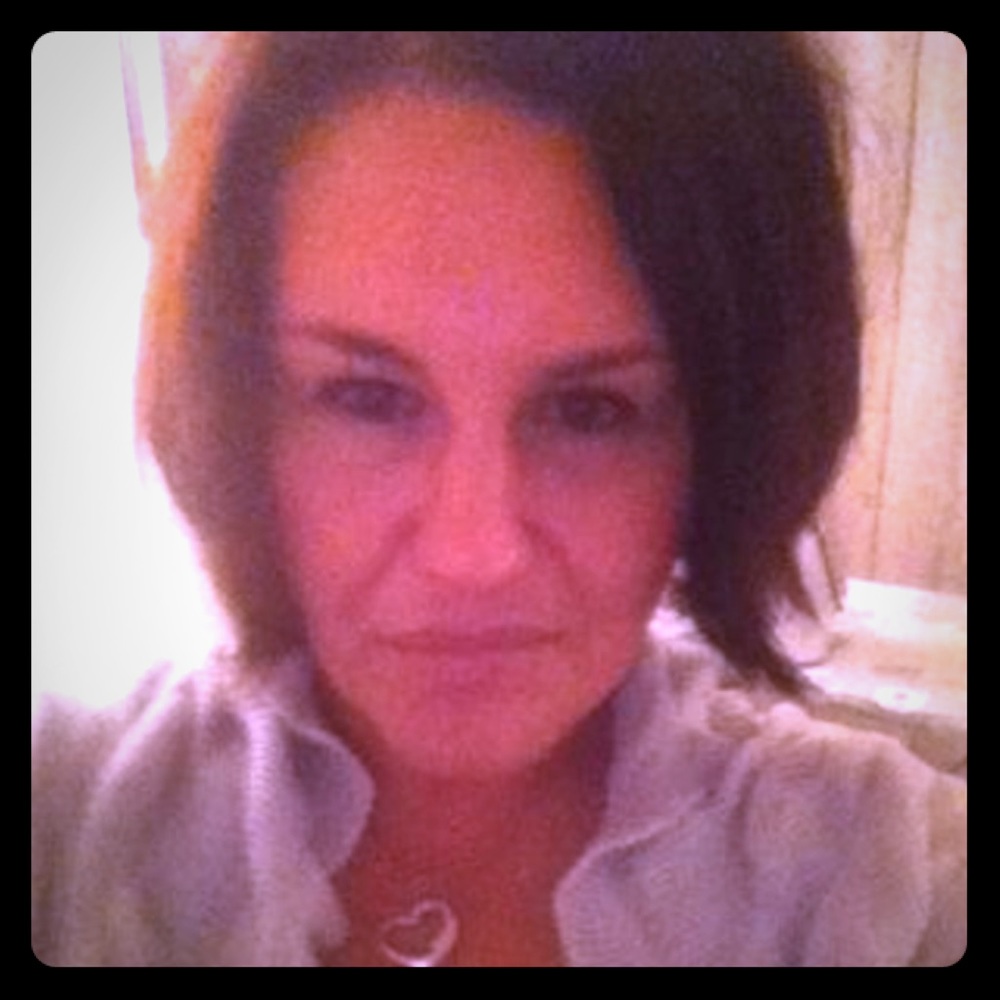 Hey!! I am Renee 🌺 Welcome to my Closet♥️